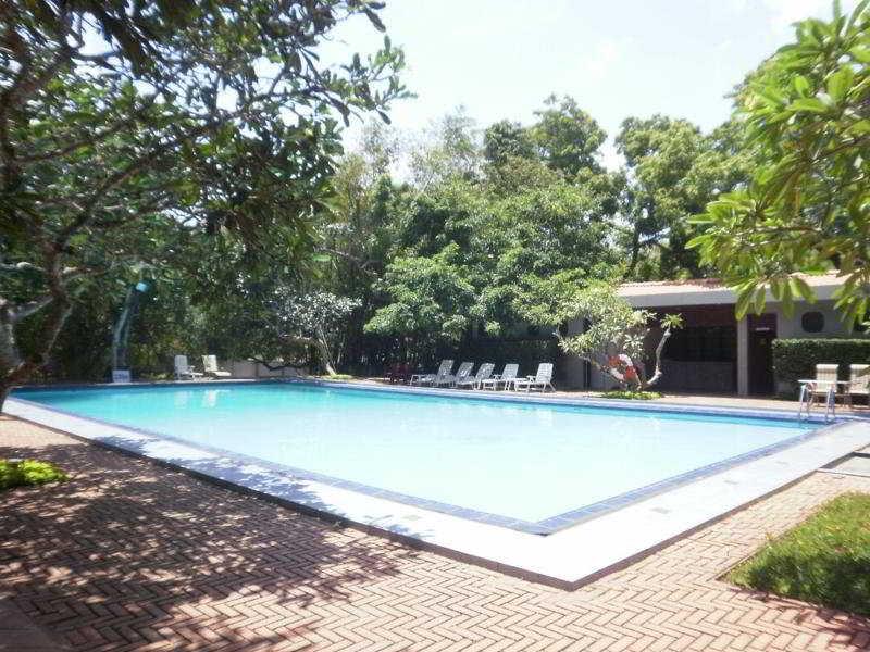 Peacock Beach Hotel Hambantota Eksteriør bilde