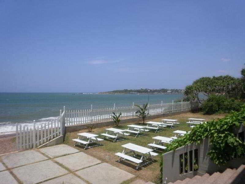 Peacock Beach Hotel Hambantota Eksteriør bilde