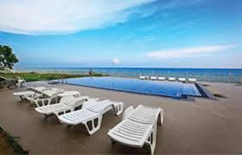 Peacock Beach Hotel Hambantota Eksteriør bilde