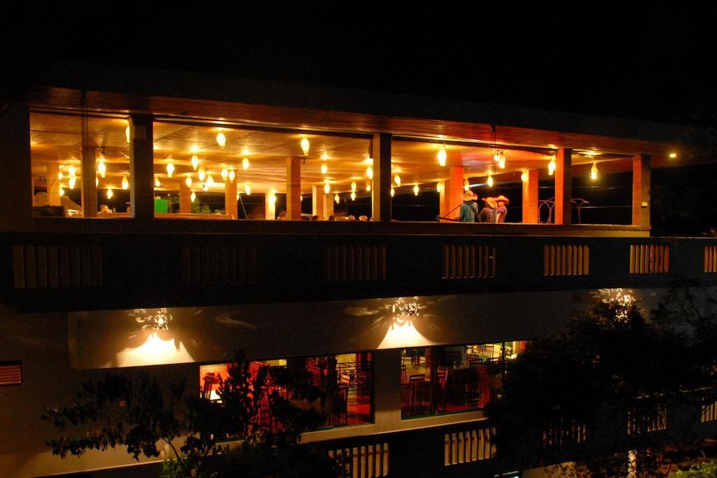 Peacock Beach Hotel Hambantota Eksteriør bilde