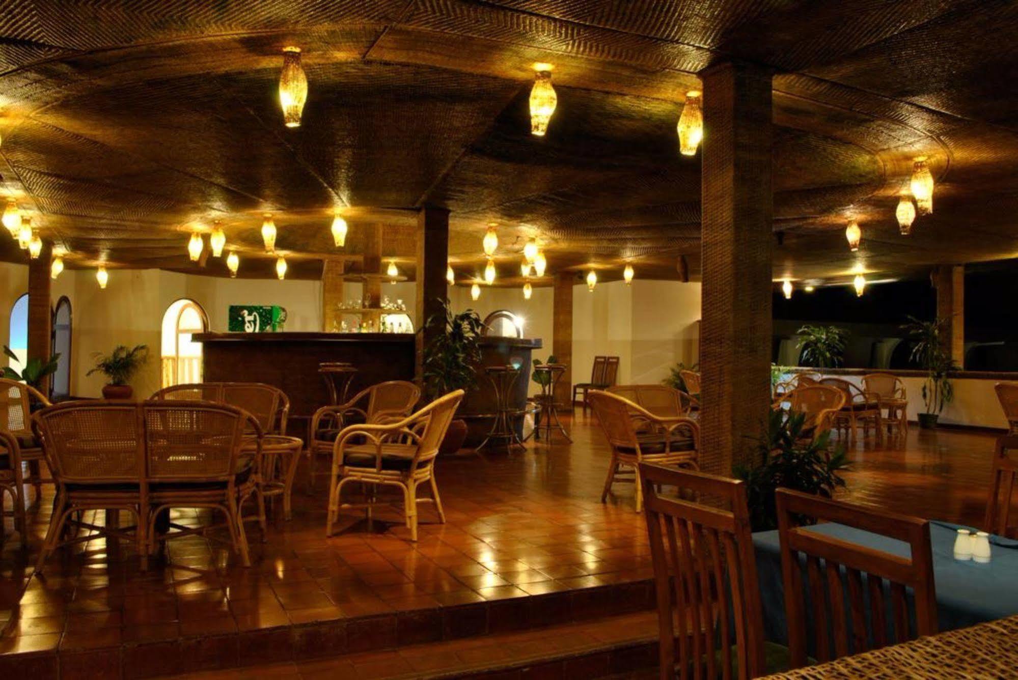 Peacock Beach Hotel Hambantota Eksteriør bilde