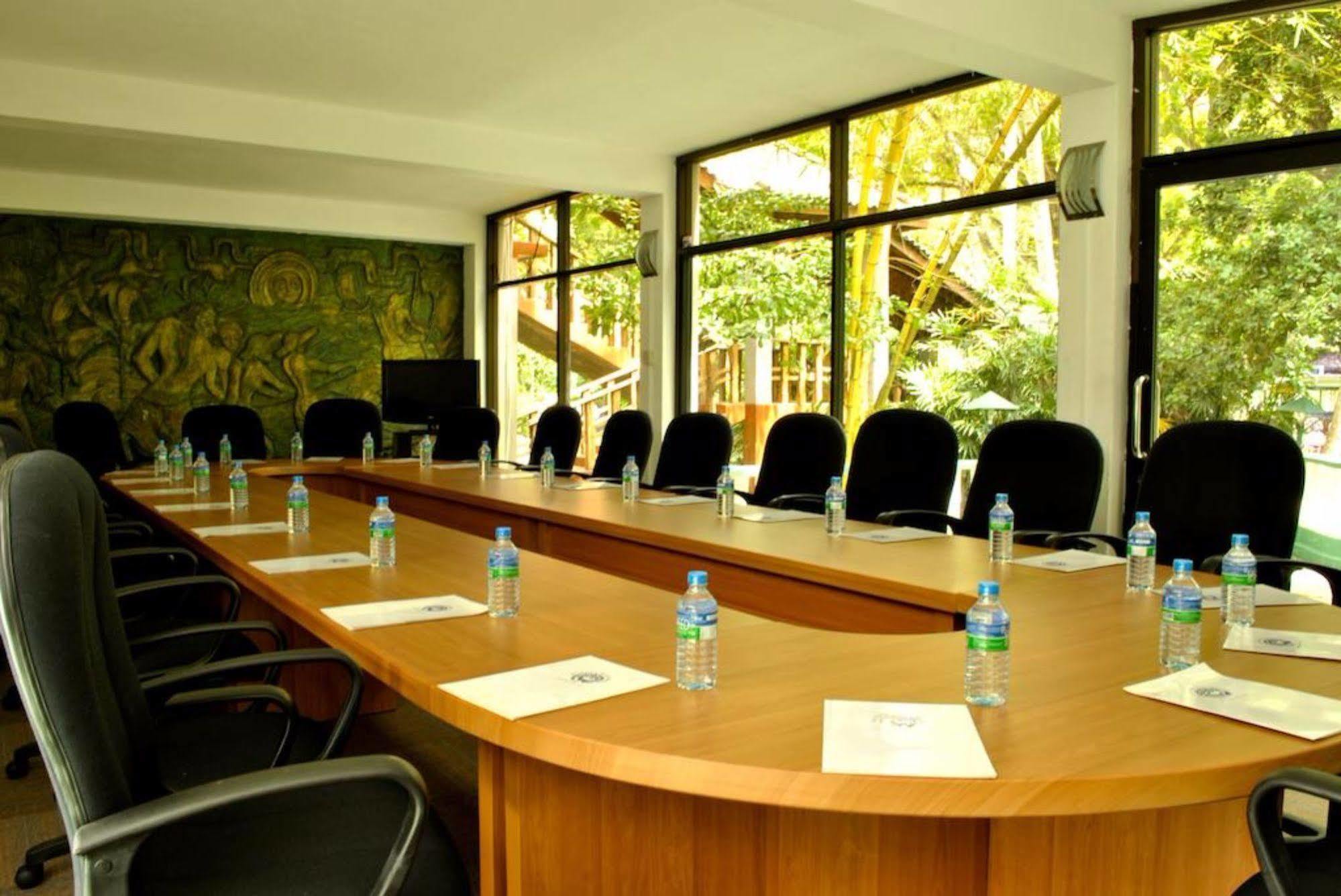 Peacock Beach Hotel Hambantota Eksteriør bilde