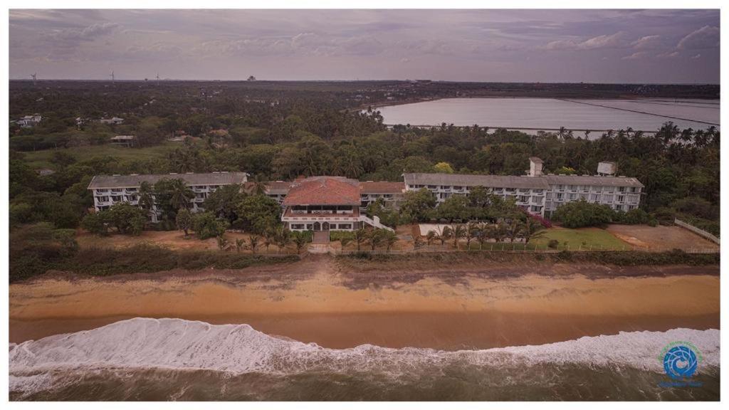 Peacock Beach Hotel Hambantota Eksteriør bilde