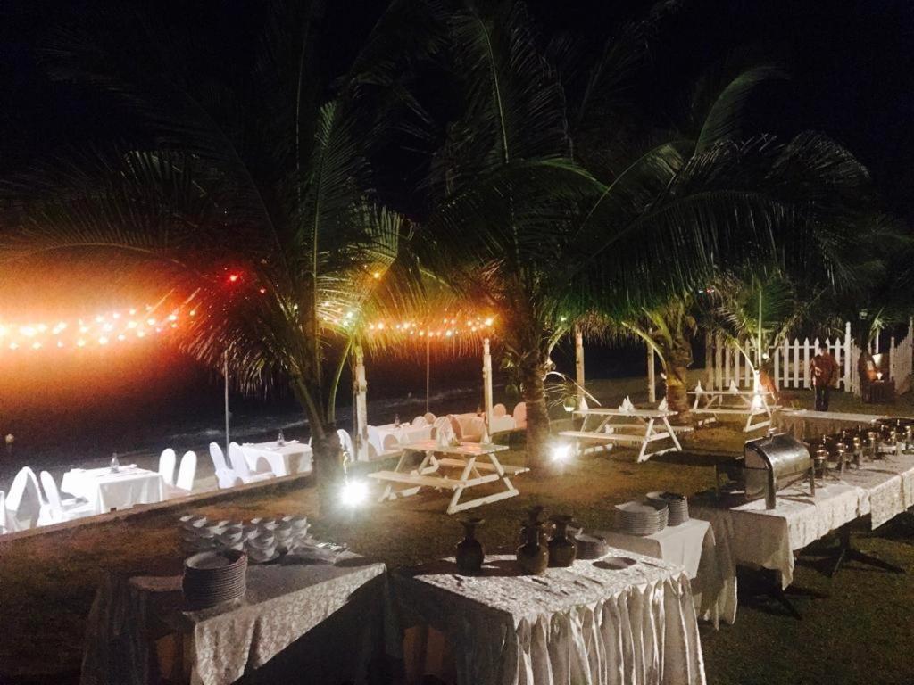 Peacock Beach Hotel Hambantota Eksteriør bilde