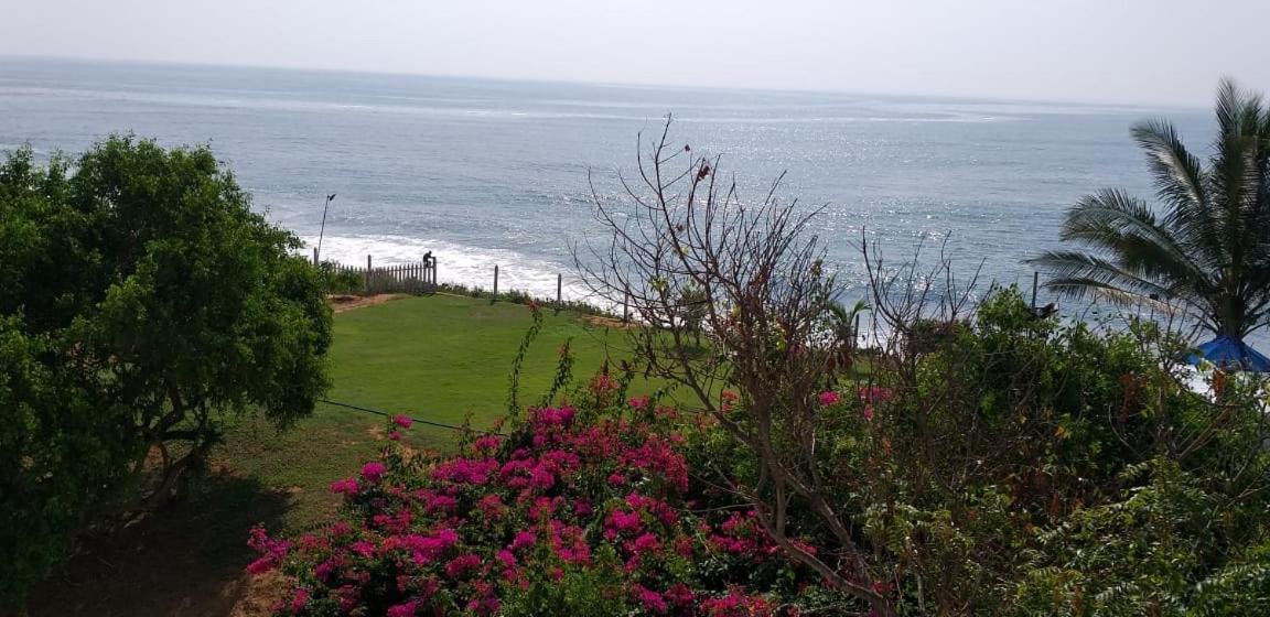 Peacock Beach Hotel Hambantota Eksteriør bilde